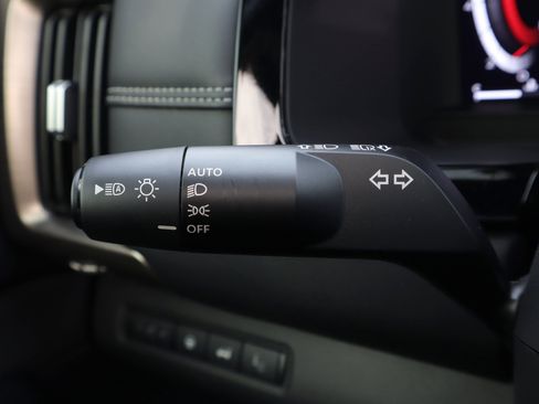 Used 2024 Nissan Pathfinder Platinum image 21