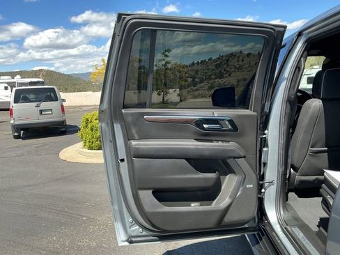 Certified 2025 Chevrolet Suburban Premier AWD/4WD image 13