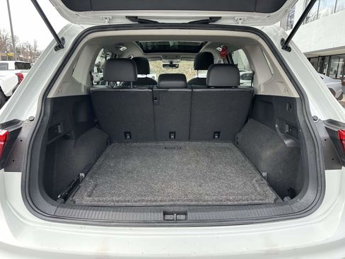 Used 2021 Volkswagen Tiguan SE w/ Panoramic Sunroof Package image 13