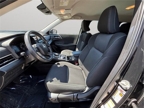 Used 2022 Mitsubishi Outlander ES image 2