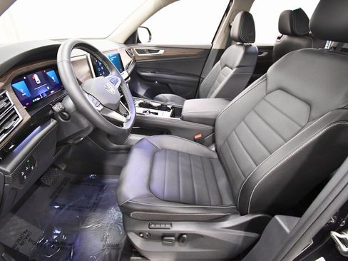 Used 2025 Volkswagen Atlas SEL image 14