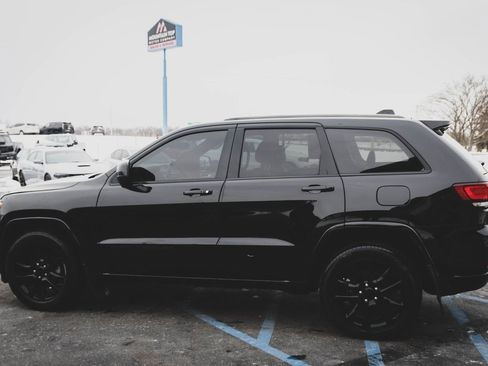 Used 2018 Jeep Grand Cherokee Altitude image 21