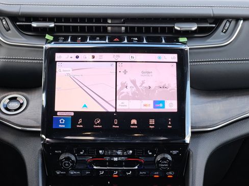 New 2025 Jeep Grand Cherokee Overland w/ Luxury Tech Group IV image 16