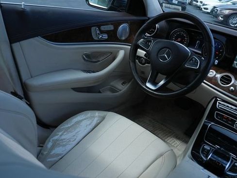 Used 2018 Mercedes-Benz E 300 4MATIC image 24