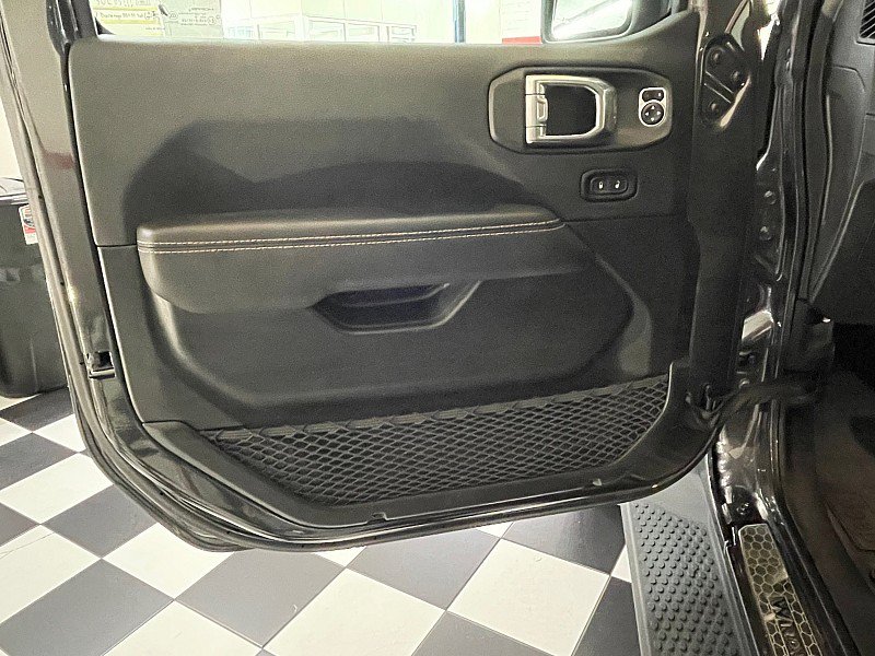 Used 2025 Jeep Wrangler Unlimited Sahara AWD/4WD image 20