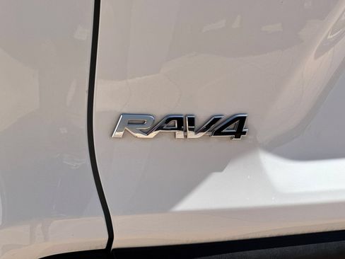 Certified 2021 Toyota RAV4 LE AWD/4WD image 34