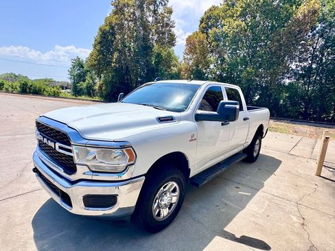 Used 2024 RAM 3500 Tradesman w/ Chrome Appearance Group AWD/4WD image 6