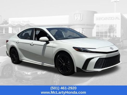 Used 2025 Toyota Camry SE FWD image 4