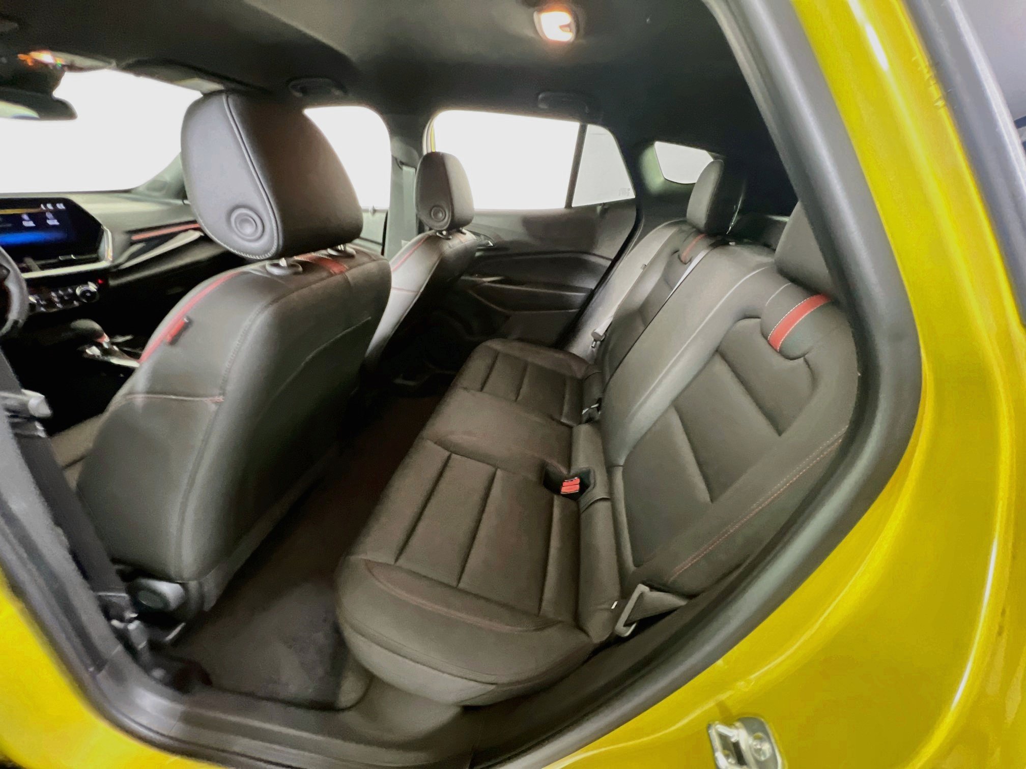 Used 2025 Chevrolet Trax RS FWD image 23