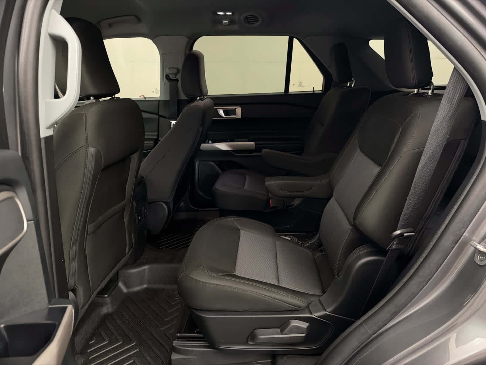 Used 2024 Ford Explorer XLT RWD image 16