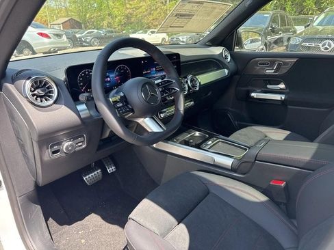 Used 2025 Mercedes-Benz GLB 250 4MATIC image 6