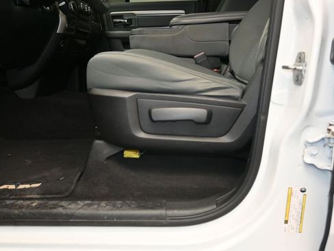 Used 2014 RAM 1500 Classic SLT AWD/4WD image 19