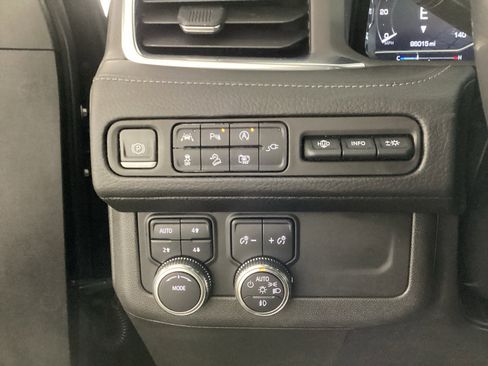 Used 2022 GMC Yukon XL Denali AWD/4WD image 26