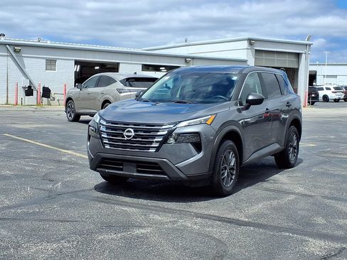 Used 2024 Nissan Rogue S FWD image 2