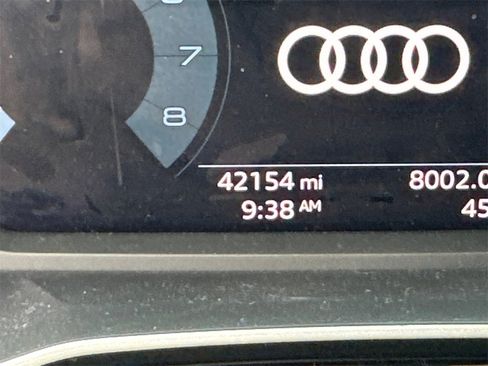 Used 2022 Audi Q3 2.0T Premium w/ Convenience Package image 4