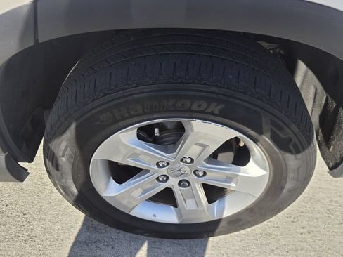 Used 2024 Honda Pilot LX image 7