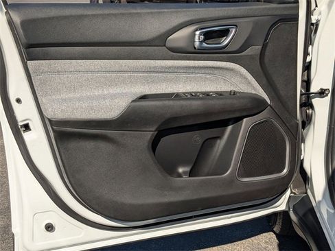 New 2026 Jeep Compass Latitude image 10