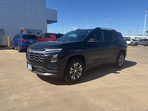 Used 2025 Chevrolet Equinox LT w/ Convenience Package II image 3