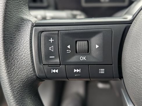 Used 2025 Nissan Kicks SV FWD image 23
