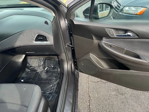 Used 2017 Chevrolet Cruze LT image 27