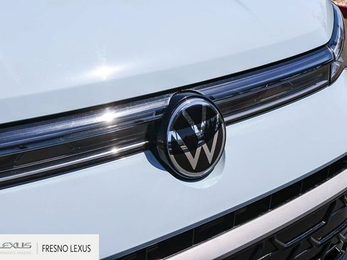 Used 2025 Volkswagen Taos SEL AWD/4WD image 11