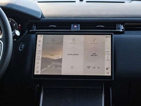New 2026 Land Rover Range Rover Velar Dynamic SE image 16