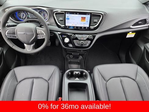 New 2026 Chrysler Pacifica Select AWD/4WD image 25