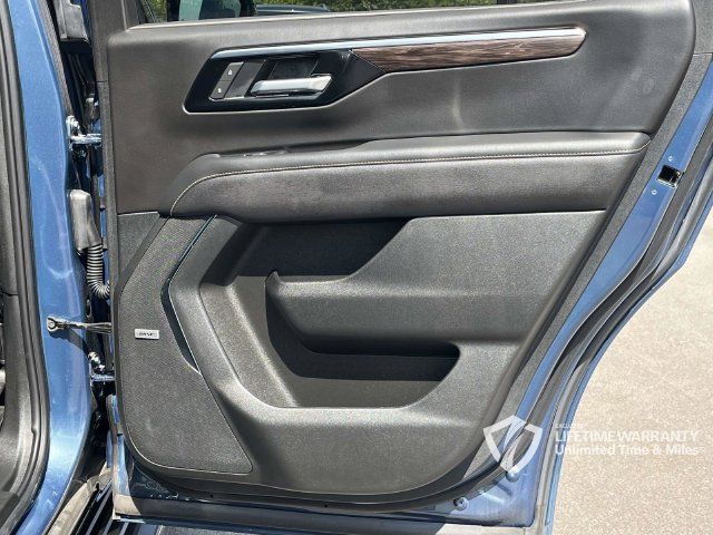 Used 2025 Chevrolet Tahoe Premier AWD/4WD image 28