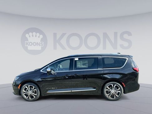 New 2026 Chrysler Pacifica Pinnacle image 2