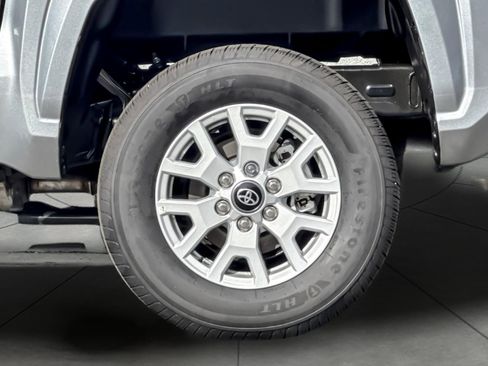 Certified 2025 Toyota Tacoma SR5 image 24