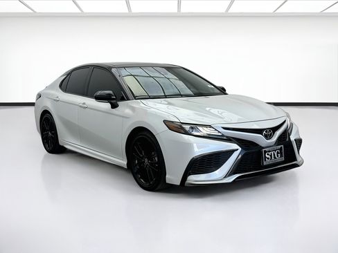 Used 2023 Toyota Camry XSE FWD image 3