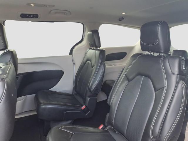 Used 2024 Chrysler Pacifica Touring-L FWD image 8