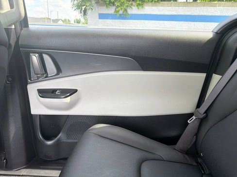 Used 2024 Kia Carnival LX FWD image 23