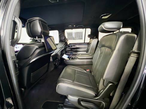 Used 2022 Jeep Grand Wagoneer Series II image 29