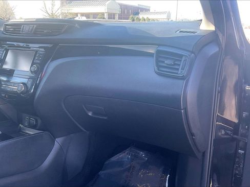 Used 2017 Nissan Rogue Sport SL w/ SL Premium Package image 16