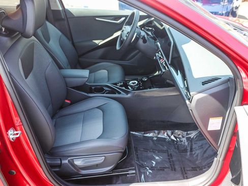 Used 2025 Kia Niro LX FWD image 17