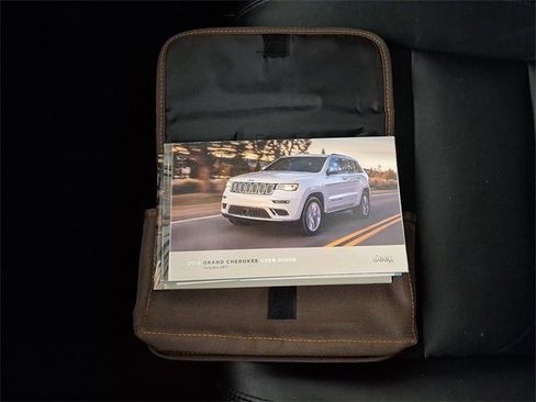 Used 2018 Jeep Grand Cherokee Limited image 27