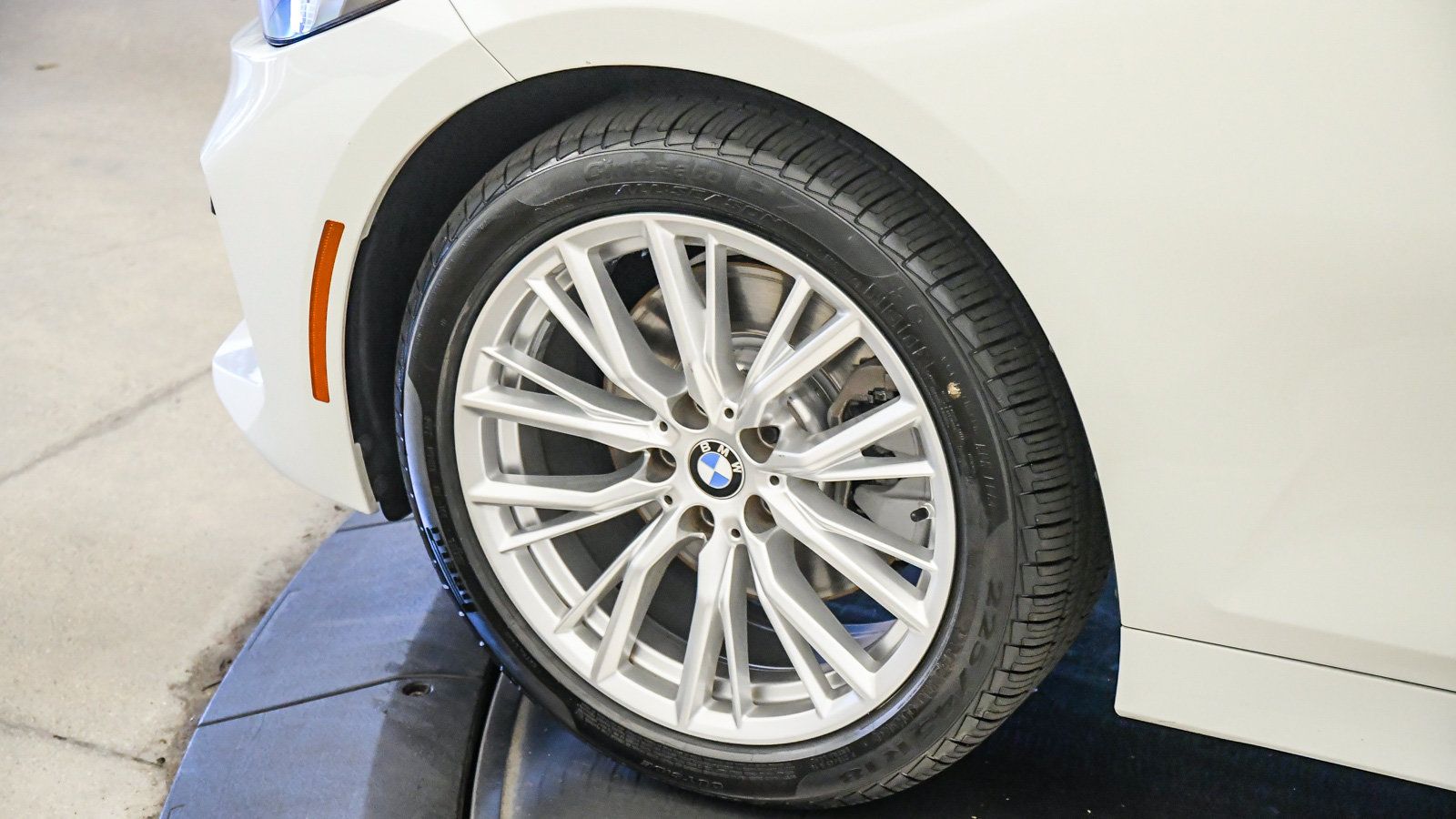 Used 2023 BMW 330i Sedan w/ Premium Package RWD image 10