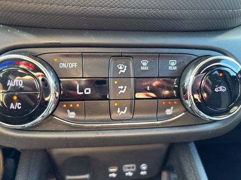 Used 2022 Chevrolet TrailBlazer LT w/ Convenience Package FWD image 19