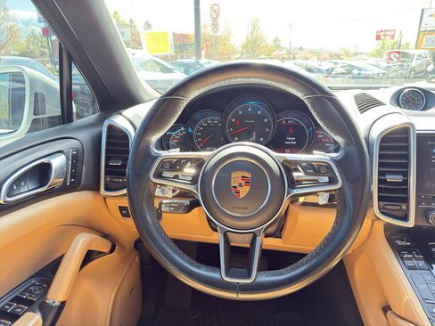 Used 2018 Porsche Cayenne Platinum Edition w/ Premium Package Plus AWD/4WD image 24