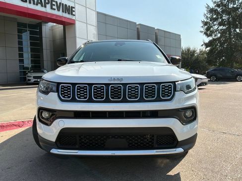 Used 2025 Jeep Compass Limited AWD/4WD image 3