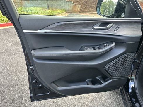 New 2025 Jeep Grand Cherokee L Limited w/ Black Appearance Package image 10