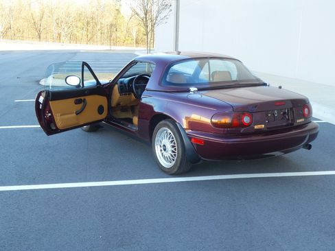 Used 1995 MAZDA MX-5 Miata image 17