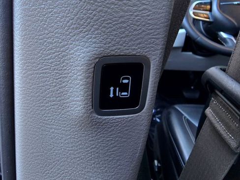 Certified 2024 Chrysler Pacifica Select image 26