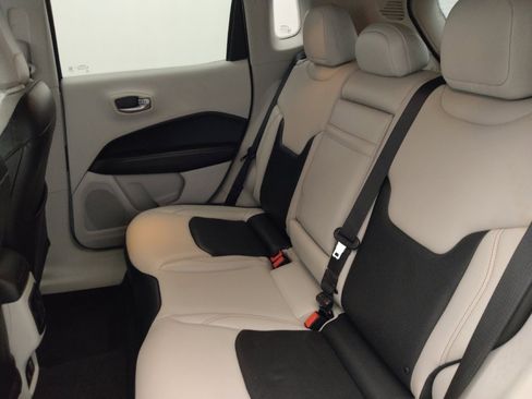 Used 2018 Jeep Compass Limited w/ Navigation Group image 18