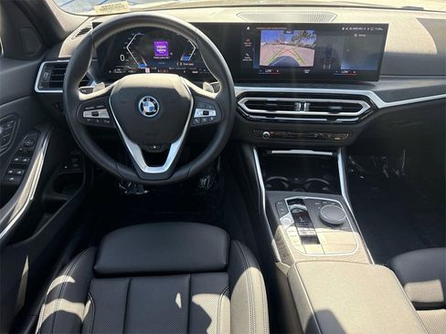 Used 2024 BMW 330e image 19