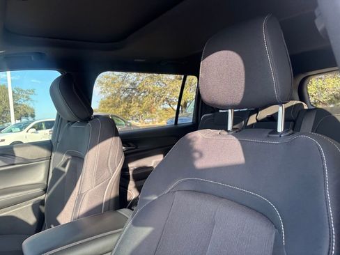 Used 2024 Jeep Grand Cherokee L Laredo image 11