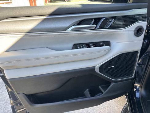 Certified 2025 Jeep Wagoneer 4WD image 19