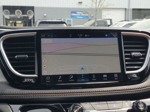 New 2026 Chrysler Pacifica Pinnacle image 25