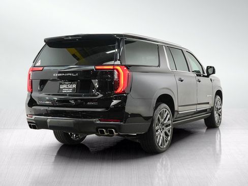 Used 2025 GMC Yukon XL Denali Ultimate AWD/4WD image 5